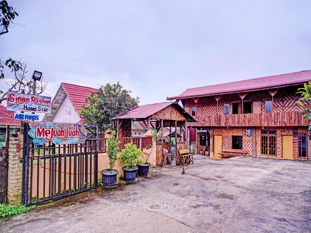 Oyo 90209 Dk Singarimbun Berastagi Homestay מראה חיצוני תמונה
