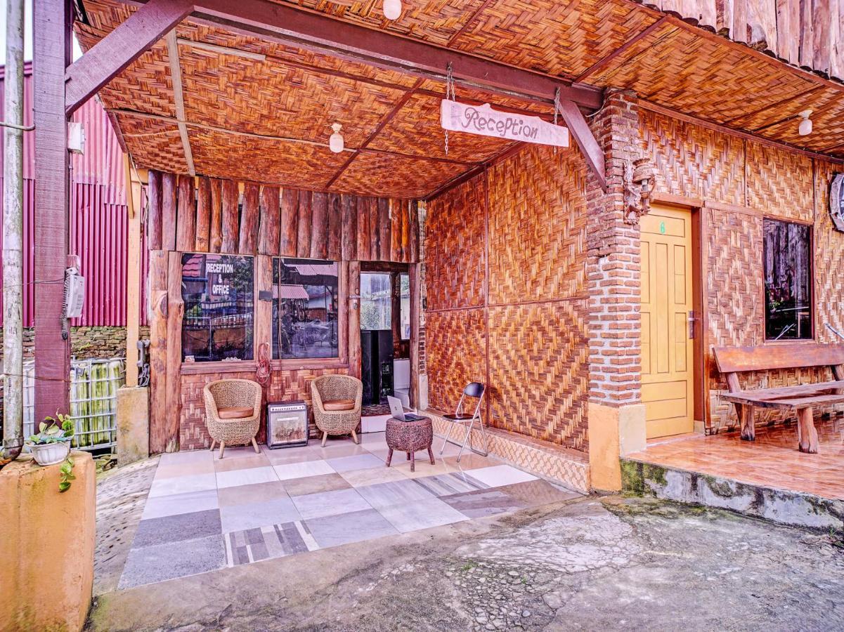 Oyo 90209 Dk Singarimbun Berastagi Homestay מראה חיצוני תמונה