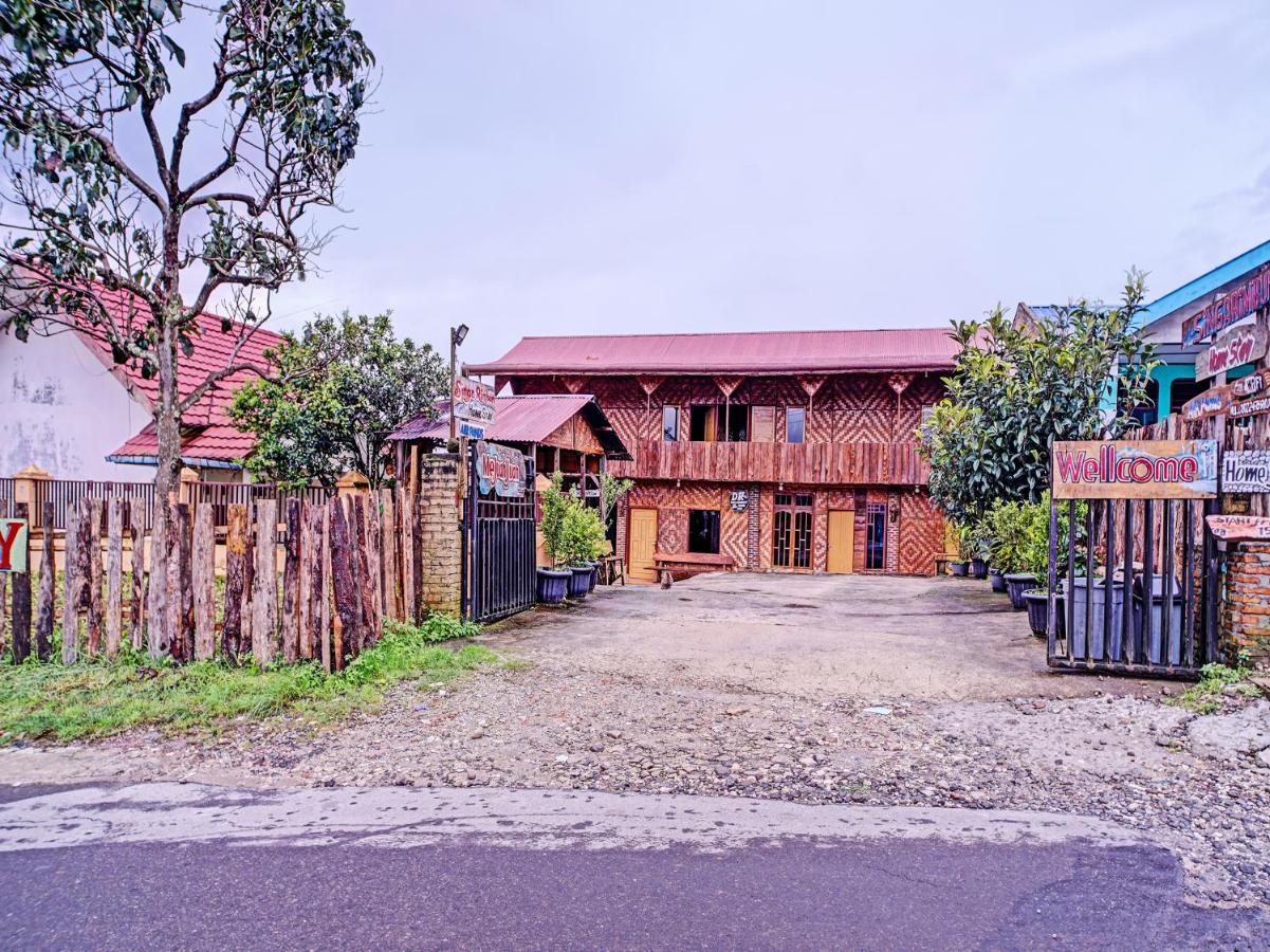 Oyo 90209 Dk Singarimbun Berastagi Homestay מראה חיצוני תמונה