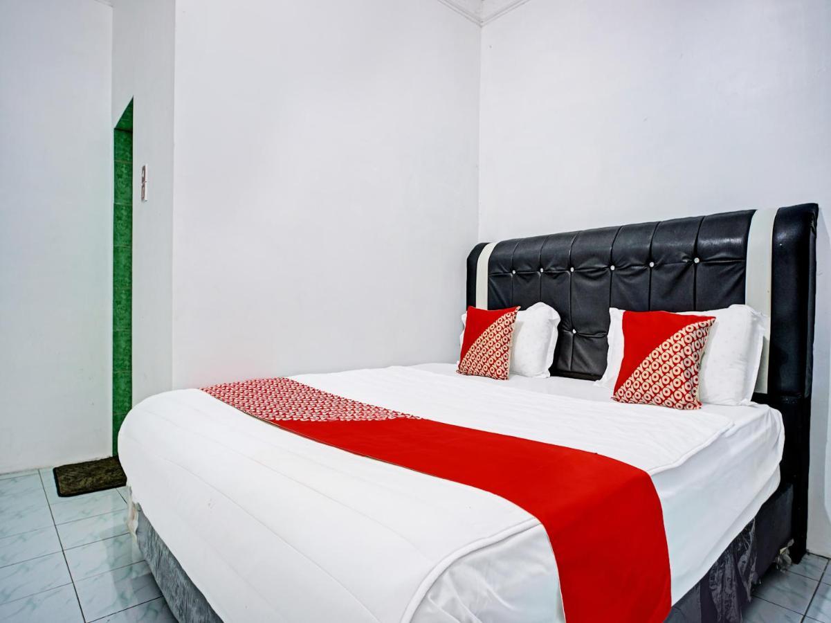 Oyo 90209 Dk Singarimbun Berastagi Homestay מראה חיצוני תמונה