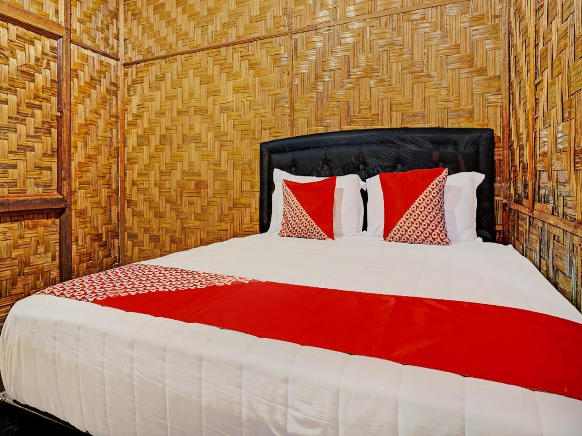 Oyo 90209 Dk Singarimbun Berastagi Homestay מראה חיצוני תמונה