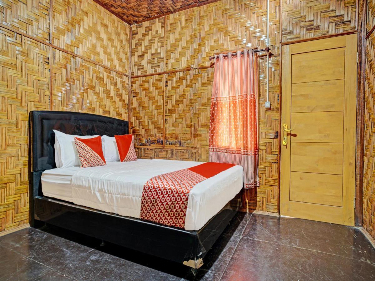 Oyo 90209 Dk Singarimbun Berastagi Homestay מראה חיצוני תמונה