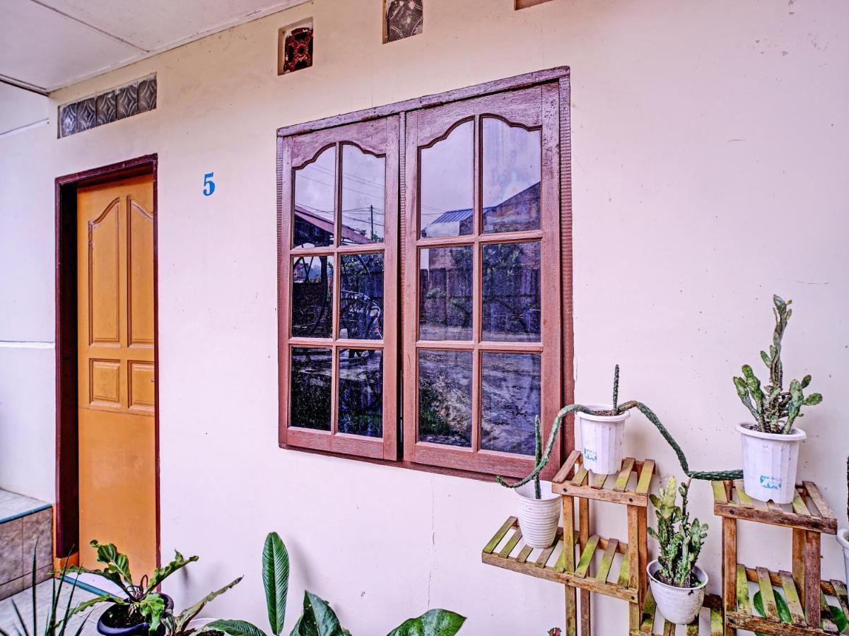 Oyo 90209 Dk Singarimbun Berastagi Homestay מראה חיצוני תמונה