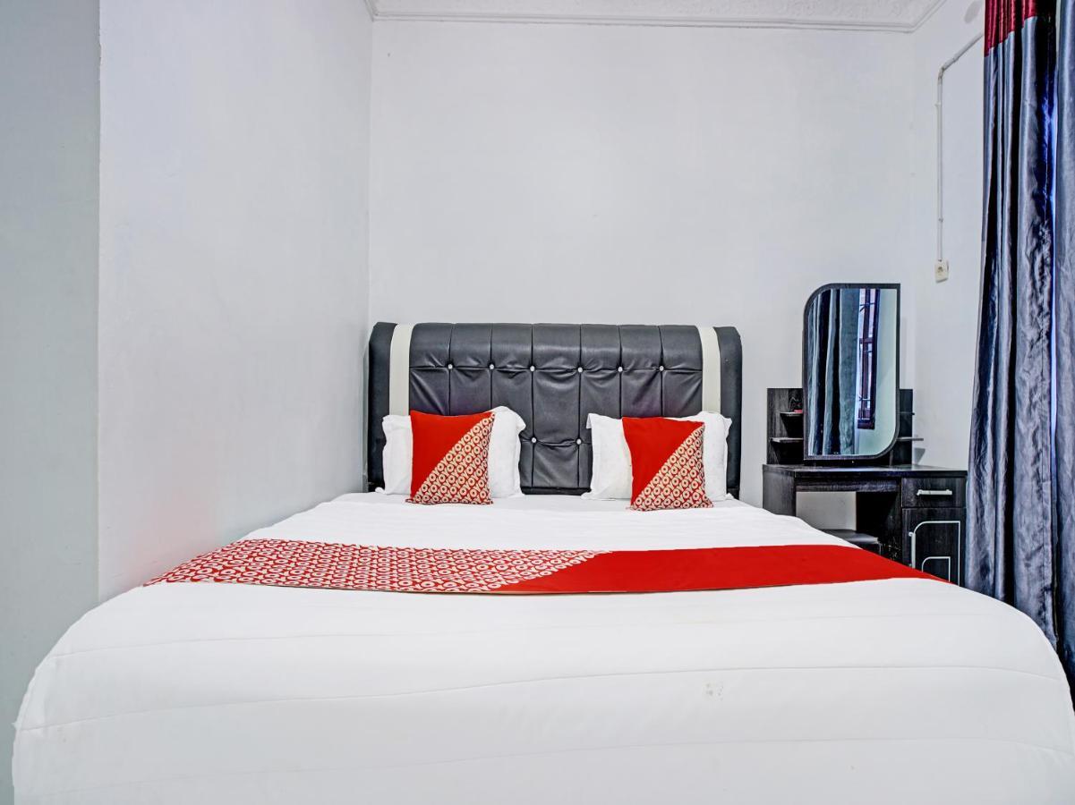 Oyo 90209 Dk Singarimbun Berastagi Homestay מראה חיצוני תמונה