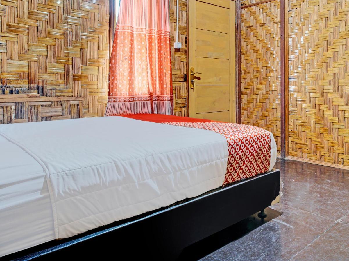 Oyo 90209 Dk Singarimbun Berastagi Homestay מראה חיצוני תמונה