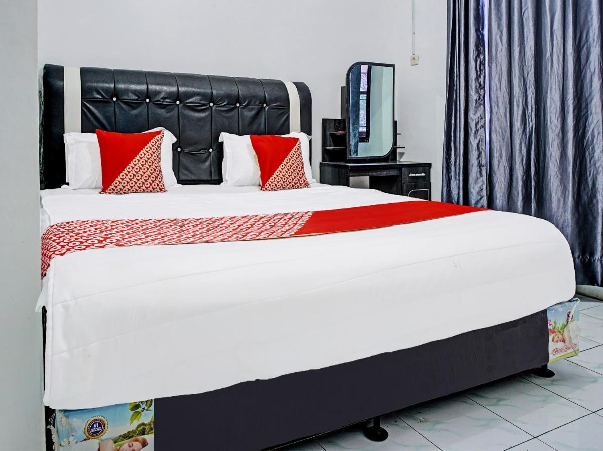 Oyo 90209 Dk Singarimbun Berastagi Homestay מראה חיצוני תמונה